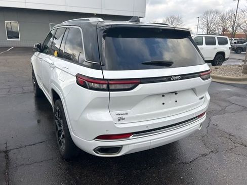 Used 2022 Jeep Grand Cherokee Summit image 2