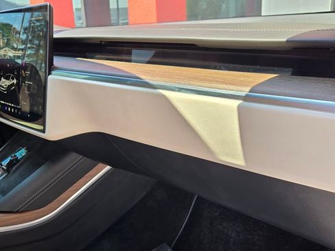 Used 2022 Tesla Model S image 26