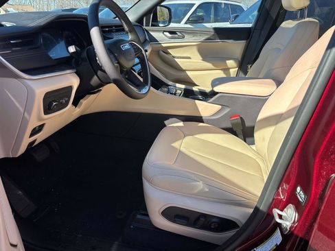 New 2026 Jeep Grand Cherokee Limited image 8