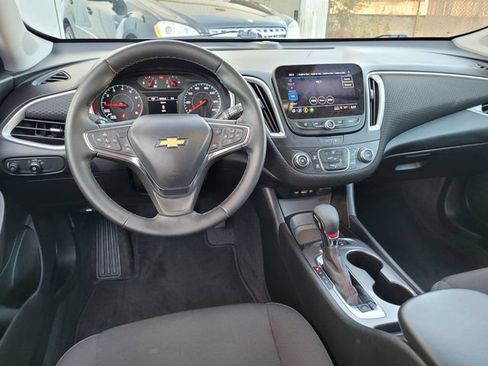 Used 2025 Chevrolet Malibu RS FWD image 19