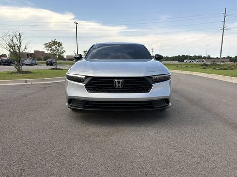 Used 2025 Honda Accord Sport image 8