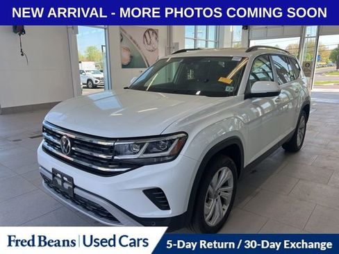 Used 2023 Volkswagen Atlas SE image 2