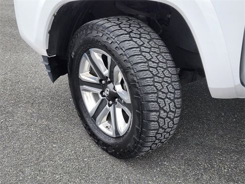 Used 2017 Toyota Tacoma Limited w/ Tow Package image 32