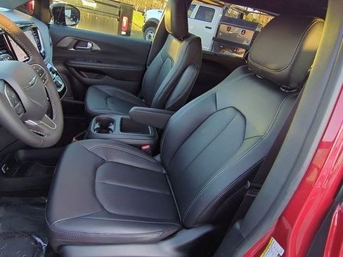 New 2026 Chrysler Pacifica Select image 22