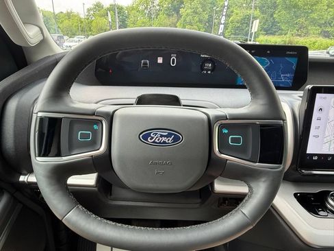 Used 2025 Ford Expedition Active AWD/4WD image 12