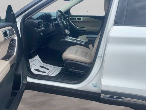 Used 2023 Ford Explorer XLT w/ Equipment Group 202A AWD/4WD image 11