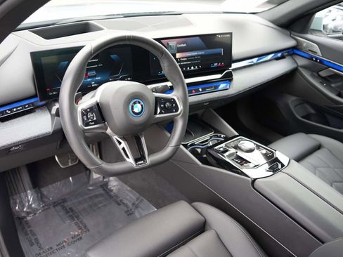 Used 2025 BMW i5 eDrive40i w/ M Sport Package image 14