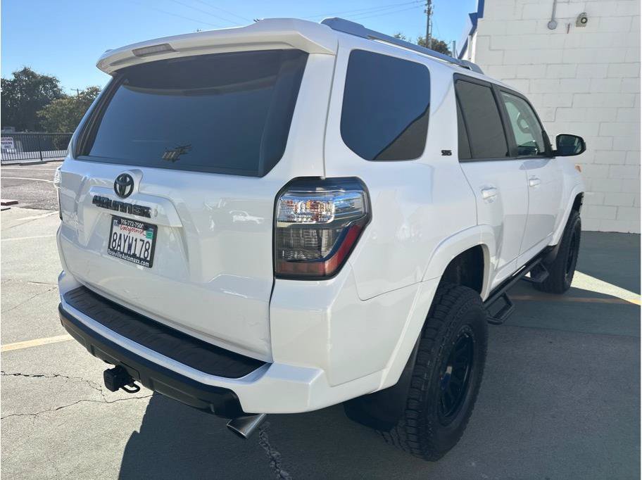 Used 2015 Toyota 4Runner SR5 AWD/4WD image 10