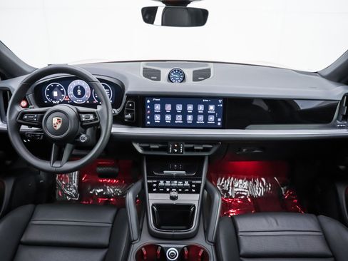 Certified 2025 Porsche Cayenne Coupe image 14