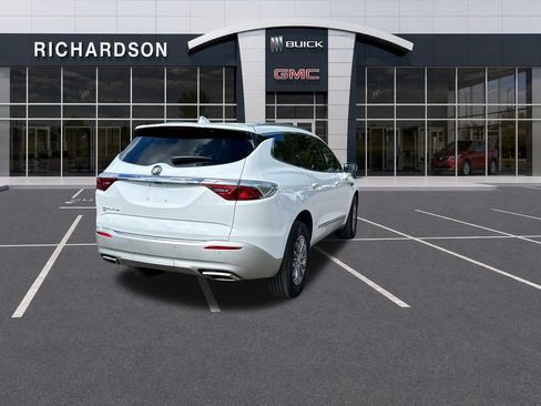 Used 2024 Buick Enclave Essence AWD/4WD image 5