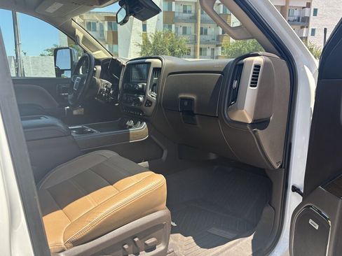 Used 2017 GMC Sierra 2500 Denali w/ Duramax Plus Package AWD/4WD image 30
