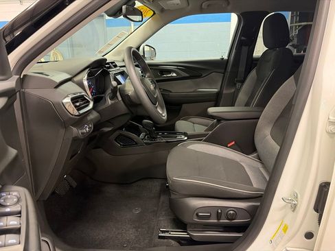 Used 2023 Chevrolet TrailBlazer LT w/ Convenience Package AWD/4WD image 10
