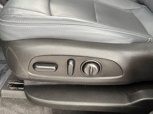 Used 2020 Buick Enclave Essence w/ Sound and Sites Package image 10