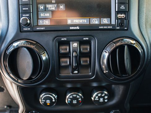 Used 2017 Jeep Wrangler Unlimited Rubicon AWD/4WD image 17