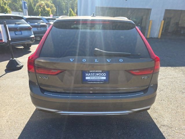 Used 2018 Volvo V90 T5 Cross Country w/ Convenience Package AWD/4WD image 3