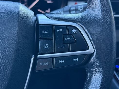 Used 2024 Toyota Sienna XLE image 35