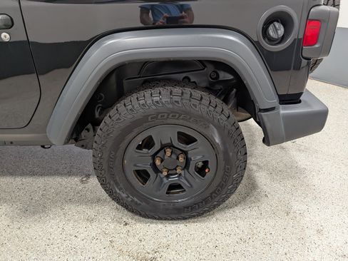 Used 2020 Jeep Wrangler Sport AWD/4WD image 9