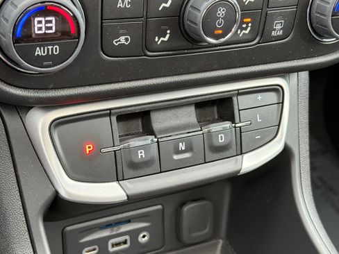 Used 2023 GMC Terrain SLT w/ Elevation Edition AWD/4WD image 18
