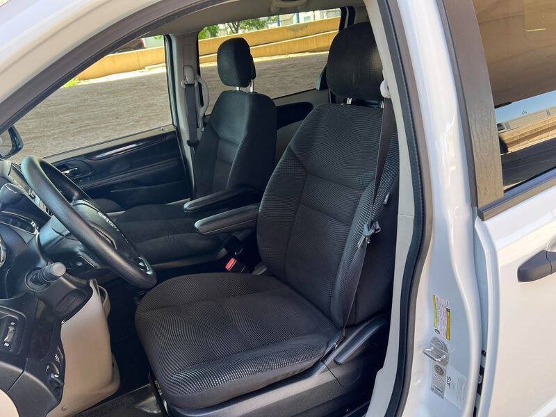 Used 2020 Dodge Grand Caravan SE w/ UConnect Hands-Free Group FWD image 19