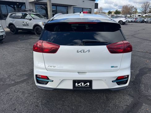 Used 2022 Kia Niro EX Premium image 4