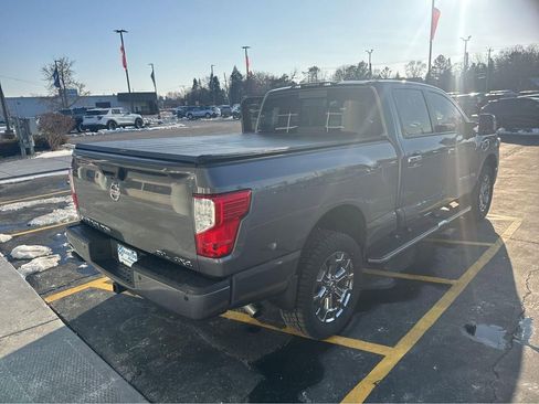 Used 2019 Nissan Titan SL w/ Chrome Package AWD/4WD image 12