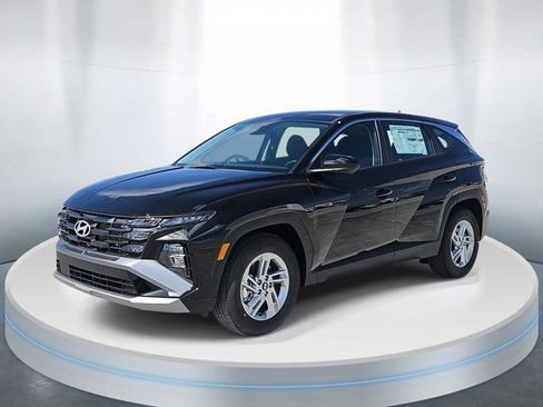 Certified 2026 Hyundai Tucson SE FWD image 2
