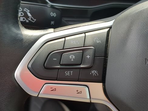 Used 2023 Volkswagen Jetta SE w/ Panoramic Sunroof Package FWD image 19