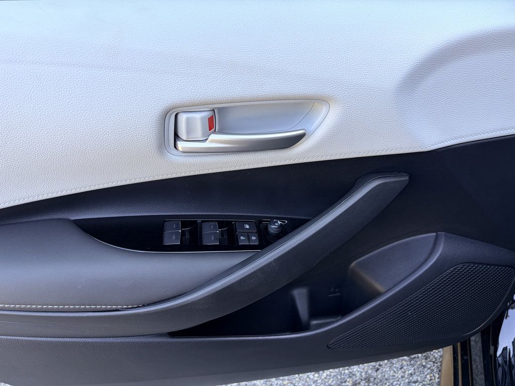 Used 2022 Toyota Corolla SE FWD image 10