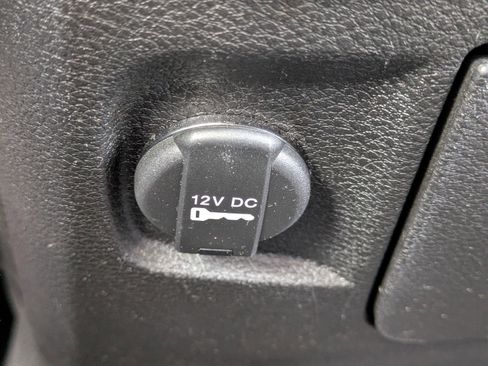 Used 2021 RAM 1500 Classic SLT image 23