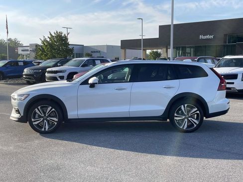 Used 2025 Volvo V60 B5 Cross Country Plus AWD/4WD image 25