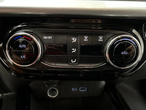 Used 2025 Chevrolet Trax LT FWD image 54