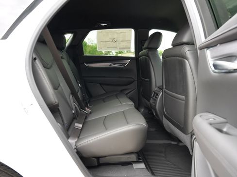 New 2026 Cadillac XT5 Luxury w/ LPO, Floor Liner Package image 24