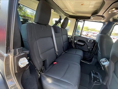 Used 2019 Jeep Wrangler Unlimited Sport image 18