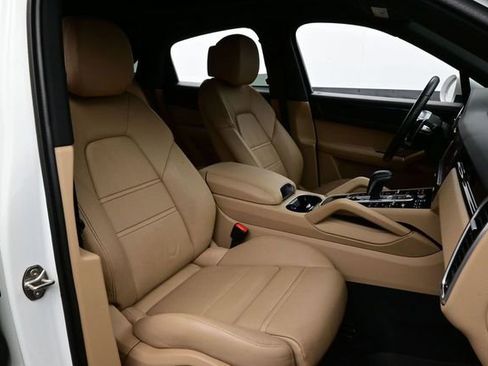 Certified 2021 Porsche Cayenne Coupe AWD/4WD image 18