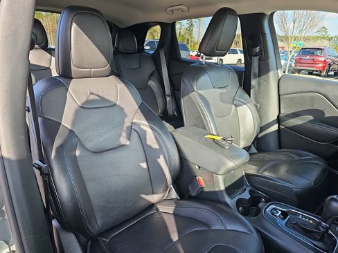 Used 2023 Jeep Cherokee Altitude Lux image 12