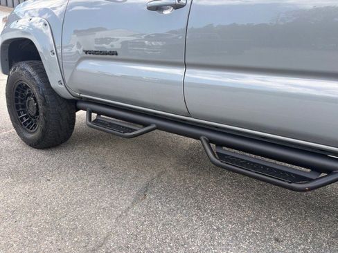 Used 2020 Toyota Tacoma TRD Sport w/ Blackout Package AWD/4WD image 14