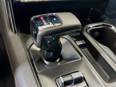Used 2025 GMC Sierra 1500 AT4 w/ AT4 Premium Package AWD/4WD image 15