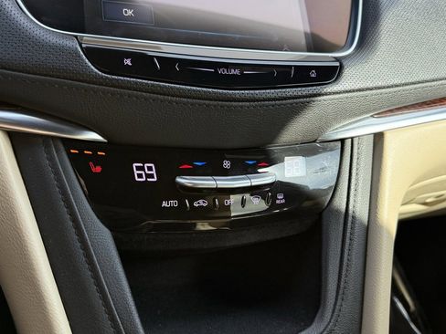 Used 2018 Cadillac XT5 Luxury image 12