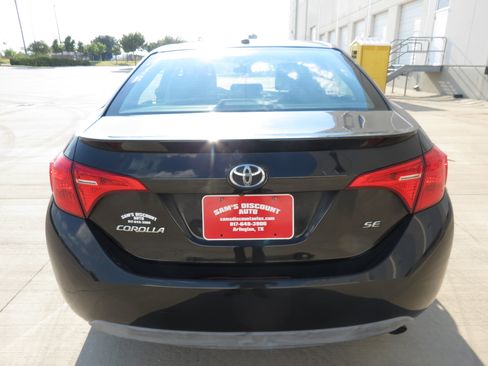 Used 2017 Toyota Corolla SE w/ SE Premium Package FWD image 8