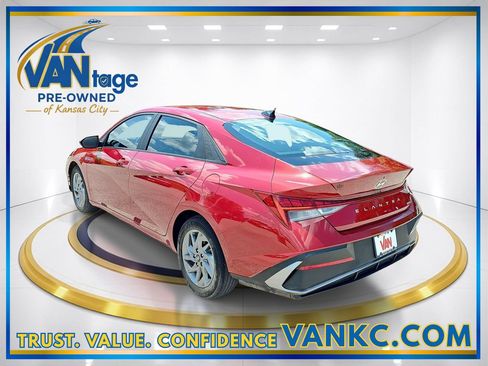 Used 2024 Hyundai Elantra Blue FWD image 9