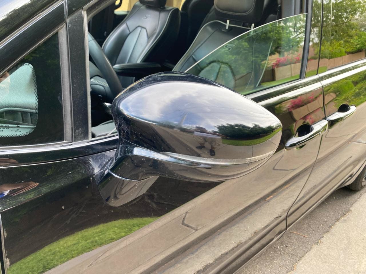 Used 2025 Chrysler Pacifica Limited FWD image 18