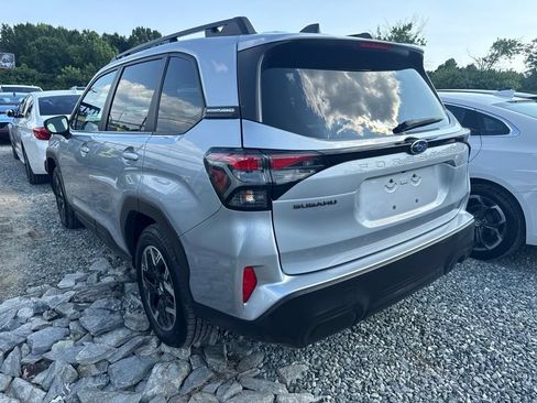 Used 2025 Subaru Forester Premium AWD/4WD image 5