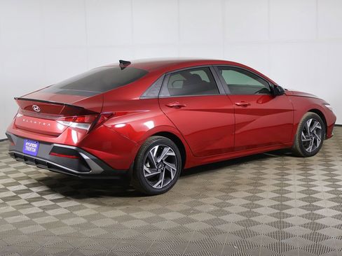 Used 2025 Hyundai Elantra Sport FWD image 9