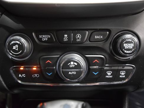 Used 2015 Jeep Cherokee Trailhawk w/ Comfort/Convenience Group AWD/4WD image 42