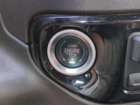 Used 2025 GMC Sierra 1500 SLT RWD image 28