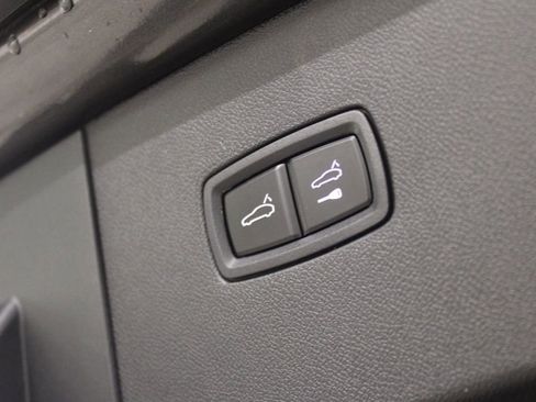 Certified 2025 Porsche Cayenne Coupe image 35