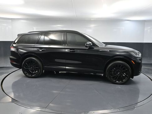 Used 2025 Lincoln Aviator Reserve w/ Jet Appearance Package image 4