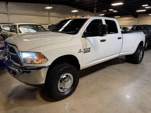 Used 2017 RAM 3500 Tradesman w/ Chrome Appearance Group AWD/4WD image 4