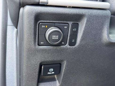 Used 2025 Ford Expedition Max Active AWD/4WD image 9