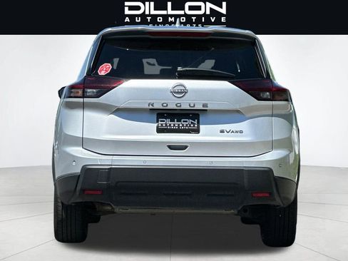 Used 2024 Nissan Rogue SV AWD/4WD image 5